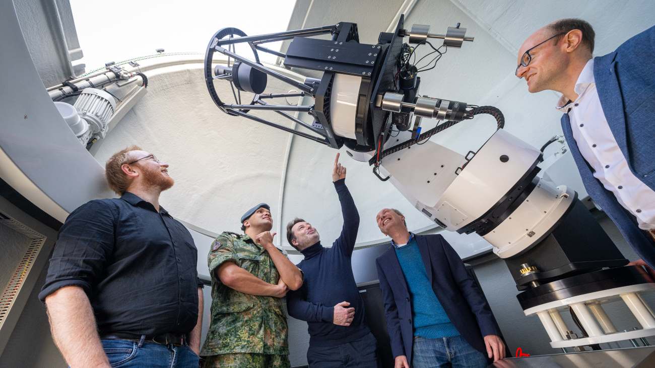geheime satellieten spotten