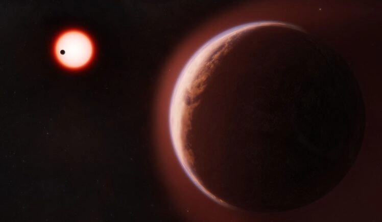 Een artistieke impressie van de exoplaneet LHS 1140 b, omgeven door een heliumrijke atmosfeer. In de achtergrond zie je hoe een andere rotsachtige planeet rond dezelfde rode dwergster draait.