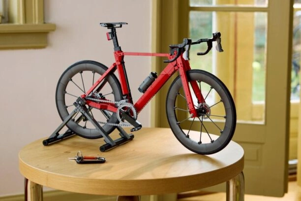 rode fiets van LEGO