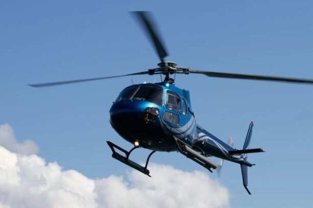 foto van een helikopter, maar zonder kippenkoppen